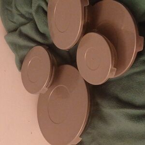 5 piece glass bowls with gray lids